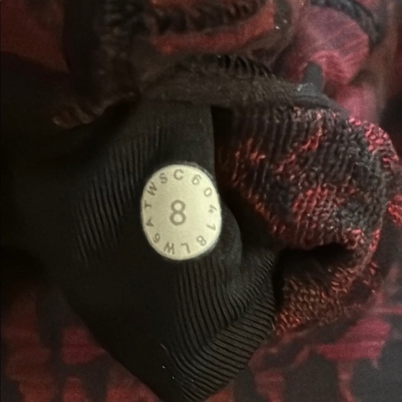 Lululemon 8 Wunder Under Crop (Hi-Rise) 21"
Scatter Blossom Jacquard Garnet Blk - Picture 7 of 12